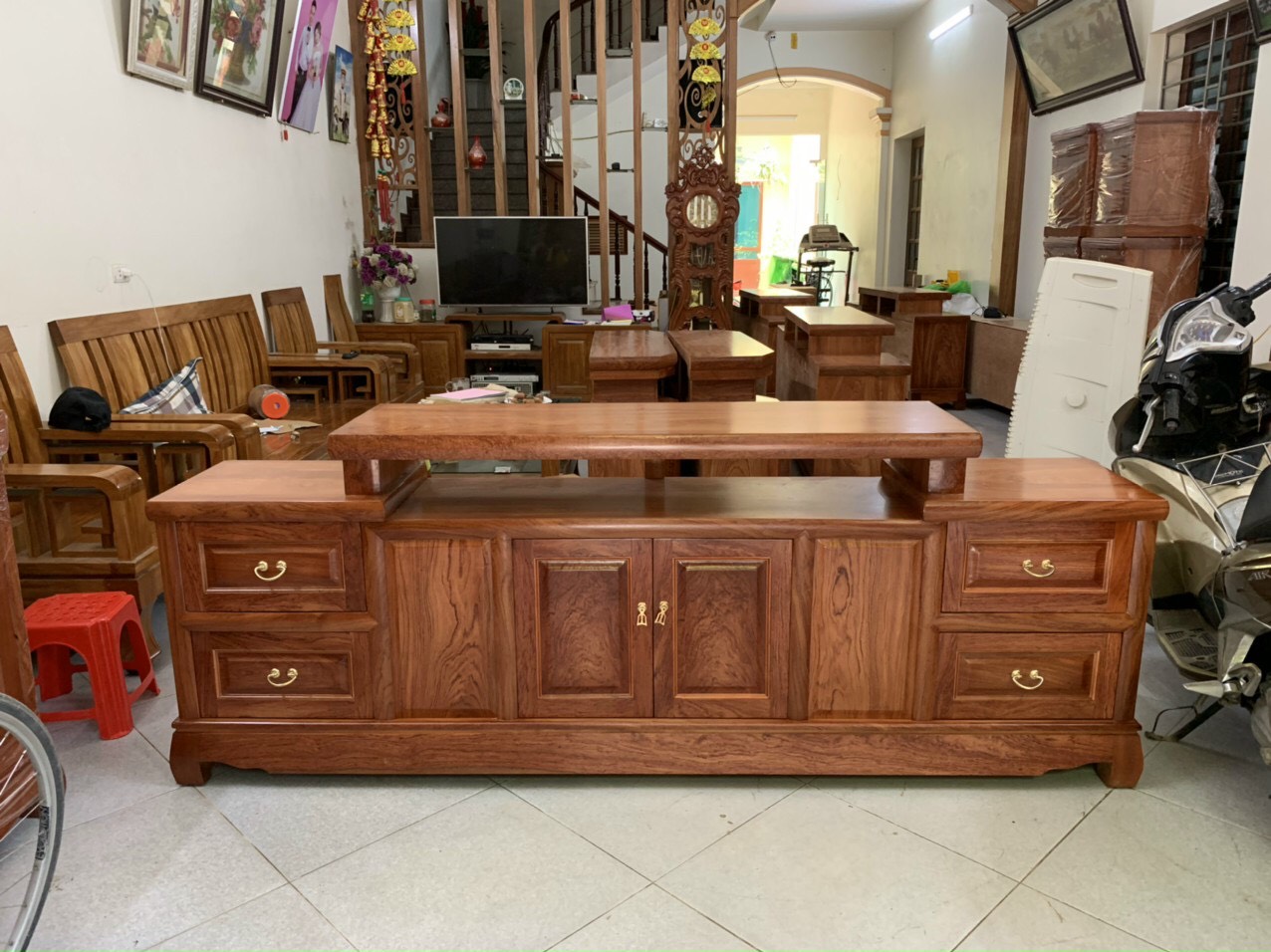 Kệ Tivi Thiết Kế Cổ Điển Gỗ Hương Đá