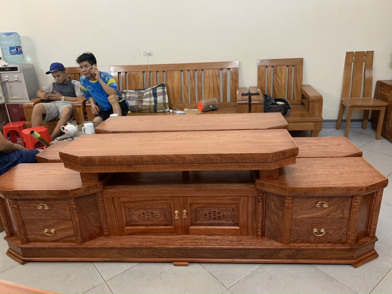 Kệ Tivi Thiết Kế Cổ Điển Gỗ Hương Đá